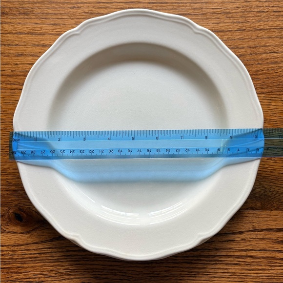 J&G Meakin Royal Staffordshire Heirloom Ironstone White set of 2 Plates ~10.5 in - Picture 16 of 16